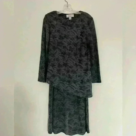 H L Design 2 Piece Set Skirt Top Black With Glitter Top & Skirt Set  Size 6 - Picture 1 of 9